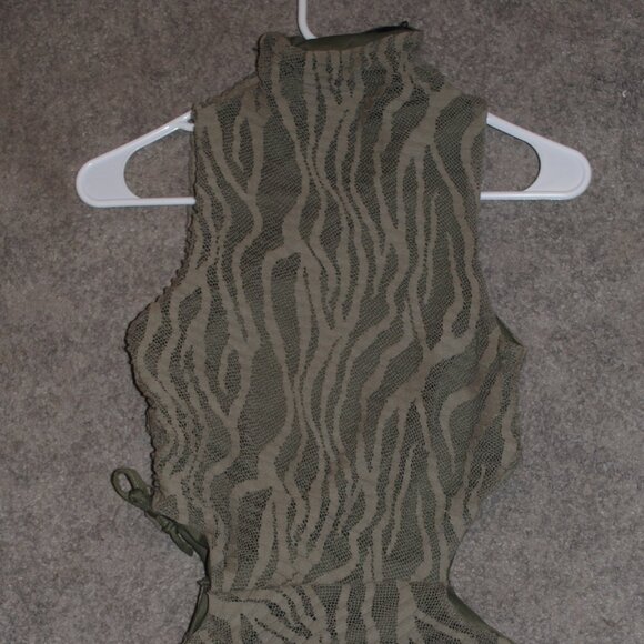 Green Textured Cut Out Side Mini BodyCon Dress - Picture 3 of 6